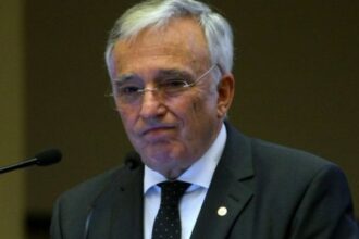 isarescu vorbeste despre recesiune economica ce ar trebui sa faca romania pentru a evita dezastrul 689b1e912268f
