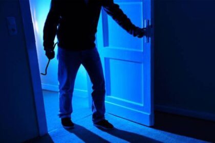 jaf cu violenta intr un sediu de firma din pascani doi agresori retinuti unul arestat preventiv 688c0e40d4ac5