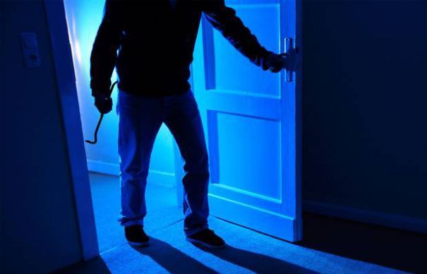 jaf cu violenta intr un sediu de firma din pascani doi agresori retinuti unul arestat preventiv 688c0e40d4ac5