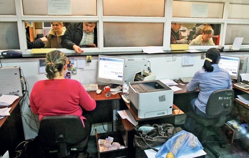 la iasi numarul bugetarilor a tot crescut acum bolojan vrea sa i scuture cine sunt bugetarii pe care ii vizeaza premierul si unde lucreaza cei mai multi 6890064fc5c30