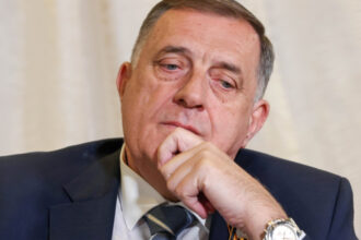 liderul sarbilor din bosnia a ramas fara mandat dupa ce a fost condamnat la un an de inchisoare 68933fc969f86