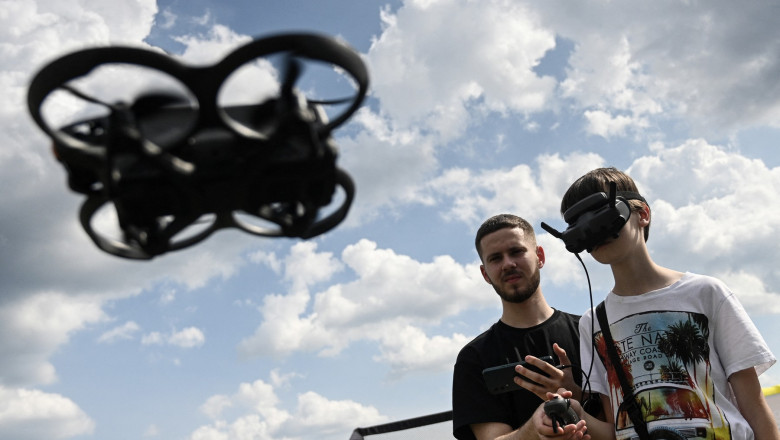 lituania va antrena copii in utilizarea dronelor pentru a contracara amenintarea rusiei instructia va incepe cu copii de 8 10 ani 689d8586ade42