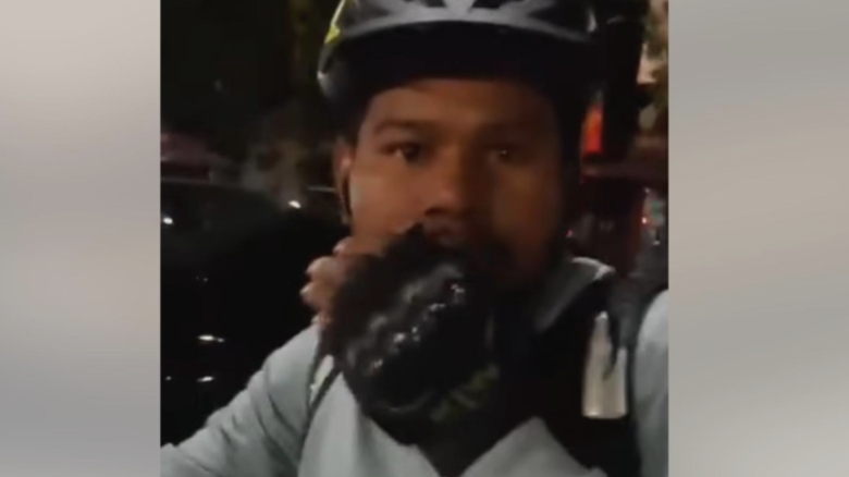 livrator strain atacat in strada un politist l a salvat in ultima clipa 68afe9b841ece