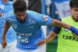 lucescu si iordanescu au fost cu ochii pe poli pe stadionul iordanescu unde voluntari a fost foc si para pe arbitraj rezultate si clasament cu iasul la doua puncte de play off 68a9b83d25dab