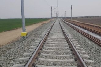 lucrarile la linia ferata iasi tecuci care trebuiau finalizate in 2024 nu vor fi gata nici la noul termen 68a872262977b