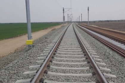 lucrarile la linia ferata iasi tecuci care trebuiau finalizate in 2024 nu vor fi gata nici la noul termen 68a872262977b