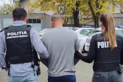 mama unei fete de 14 ani a descoperit conversatii suspecte ale minorei cu un barbat de 39 de ani politia l a retinut imediat 689363756cc4b