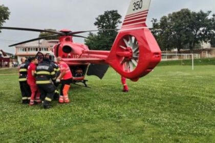 medic din dorohoi adus de urgenta cu elicopterul smurd la un spital din iasi 689107e4cffbb