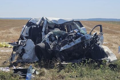 medicii ieseni lupta sa le salveze pe cele doua fetite si pe mama din accidentul de la targu frumos 689ee68cdd2af