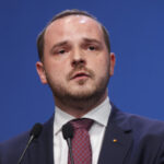 ministrul alexandru rogobete cere demisia sefului sectiei de arsi de la floreasca si il acuza de aroganta si indolenta 688d088da5dbe