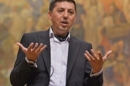 ministrul educatiei in dialog cu elevii masurile de criza si redimensionarea sistemului de burse fac posibila inceperea unui nou an scolar 68a37d0e88ab4