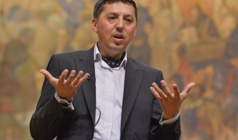 ministrul educatiei in dialog cu elevii masurile de criza si redimensionarea sistemului de burse fac posibila inceperea unui nou an scolar 68a37d0e88ab4