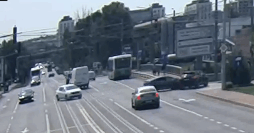 momentul impactului din tudor vladimirescu dintre un porsche si un hyundai 68949045c9d0d