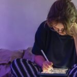 motivele pentru care tot mai multi adolescenti se izoleaza in camerele lor simt presiuni puternice de implinire sociala 68a6fef2588fc