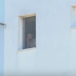 negocieri prelungite intre politisti si barbatul suspectat ca l a omorat pe copilul concubinei sale acesta s a baricadat in apartament si refuza sa iasa 68b1e94cb8b5f 1