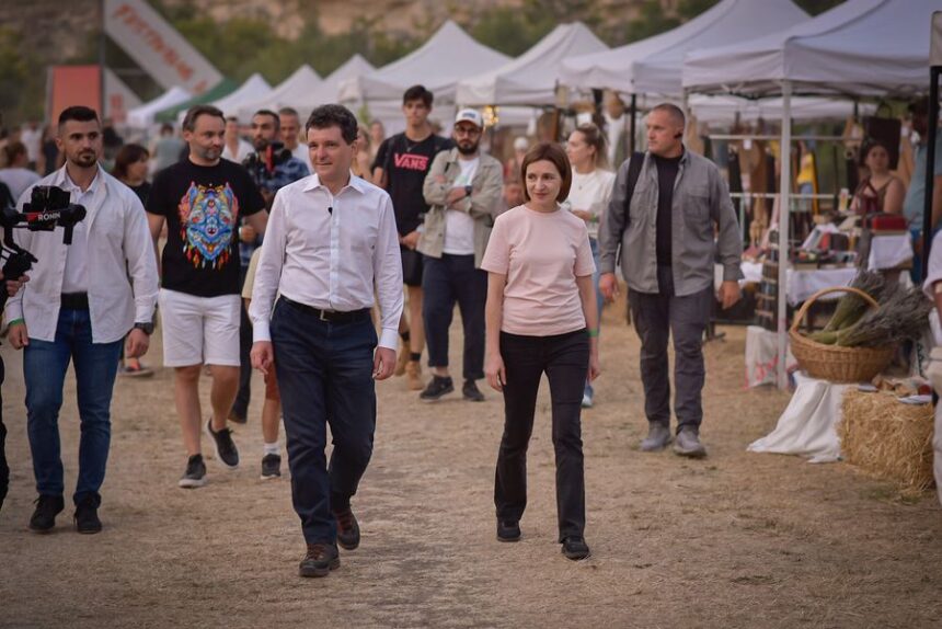 nicusor dan si maia sandu impreuna la festivalul lupilor din rezervatia naturala orheiul vechi 6898a93564036