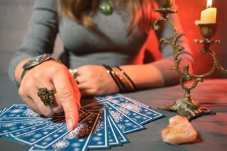 o femeie ar fi fost pacalita de doua vrajitoare sa plateasca zeci de mii de euro pentru a se impaca cu persoana iubita 6895cadf5be96