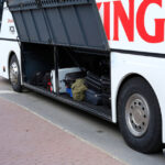 o femeie din noua zeelanda si a ascuns fetita de 2 ani intr o valiza si a bagat o in compartimentul pentru bagaje al unui autobuz 68904bc3eabad