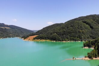 o noua statiune de lux prinde contur la numai o aruncatura de bat de bucuresti promite sa fie un adevarat lac como de romania 68b1fd6535887