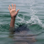 o tanara din craiova a fost salvata de la inec in creta de un politist din sebes aflat in concediu 689666e8a0c2a