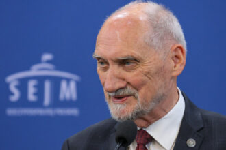 parlamentul polonez a votat pentru ridicarea imunitatii fostului ministru al apararii antoni macierewicz ce i se imputa acestuia 68935b82e2d13