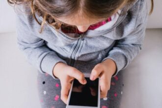 peste 1 700 de apeluri la telefonul copilului 119 de la inceputul acestui an numai in vaslui 68aec03d58774