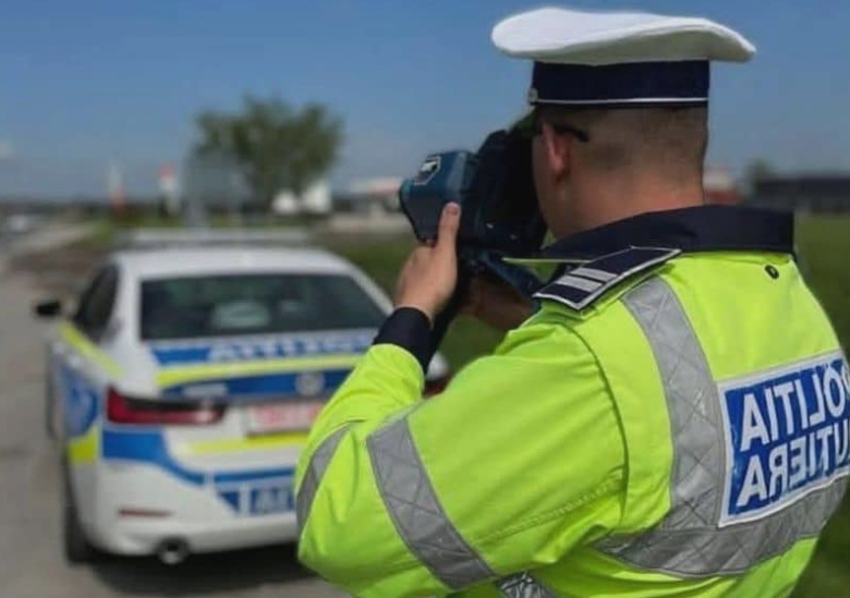 peste 230 de amenzi si 20 de permise de conducere retinute luni de politistii ieseni 68ad6face23ca