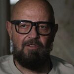 piedone tupeu fantastic dupa concediul din strainatate nu renunta la atitudinea de comisar ce urmareste 68a568d4652df