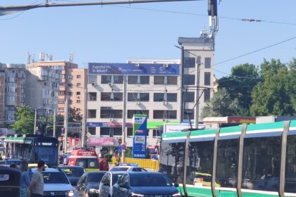 pieton ranit dupa ce a traversat prin nepermis 688c6b7e916ba