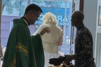 pr francisc dobos ironic la instigarea aur impotriva curierilor straini un dac neaos din nigeria a venit sa se spovedeasca 68aca9478db1b