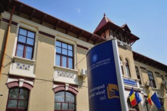 premiera in educatia ieseana cresterea normei a obligat zeci de profesori sa si completeze norma sau sa aleaga alt post in sedinta organizata ieri la isj reactii ale acestora 68a67aefe3b3f