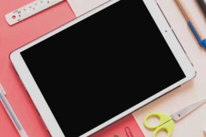 programul scoala de acasa transformat in dosar penal perchezitii la cei care nu au restituit tabletele 68a5c72c82334