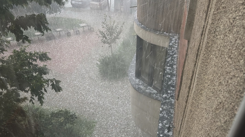 ravagiile furtunii de vineri seara la iasi copaci doborati strazi inundate si interventii ale pompierilor 68a994d310266