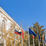 scandal in tulcea steagul federatiei ruse arborat langa cel al ucrainei intr o zona centrala a orasului langa muzeul de arta 688c7929e1d2a