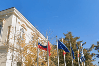 scandal in tulcea steagul federatiei ruse arborat langa cel al ucrainei intr o zona centrala a orasului langa muzeul de arta 688c7929e1d2a