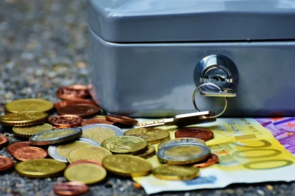 schimbare majora pentru pilonul ii de pensii doar un sfert din bani se vor putea retrage odata restul vor veni lunar 68959a2bbb9a2