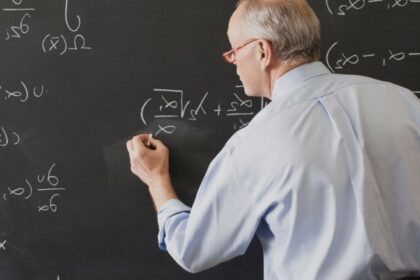 scolile din romania duc lipsa de profesori matematica si stiintele exacte materiile cu cele mai mari lipsuri de personal 68aec72236b8e