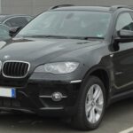 soferul unui bmw x6 a facut un fulgerator schimb de locuri cu blonda de alaturi chiar cand i a oprit politia in centru l a luat pe nu in brate pana la instanta 68a7c4cf65511