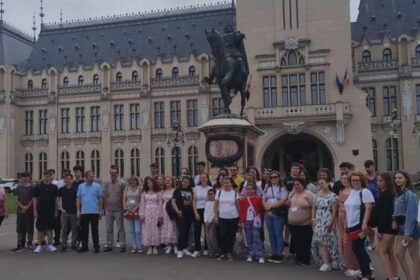 sprijin pentru cei defavorizati peste 300 de liceeni si studenti implicati intr un proiect educational al tuiasi 68a666cb07f80