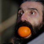 stegarul dac a fost dat jos in siguranta din copacul in care se urcase la penitenciarul rahova 688e1eb10b6aa