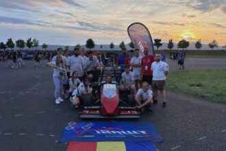 studentii de la tuiasi si automobilele mesterite de ei prezenti la doua competitii internationale formula student 68acb48120b6e