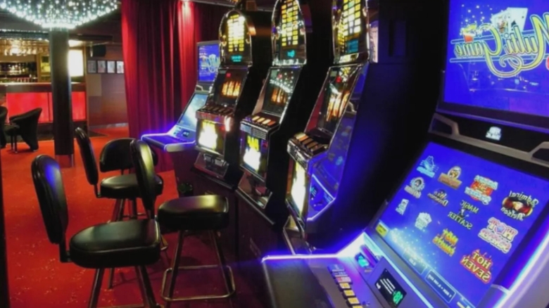 suma halucinanta pe care au aruncat o romanii la pacanele si cazinouri online doar in primele sase luni din 2025 68af2e4a094c5