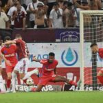 superliga derbiul rapid fcsb s a terminat 2 2 gazdele au revenit pe final de la 0 2 68a2bdcc79600