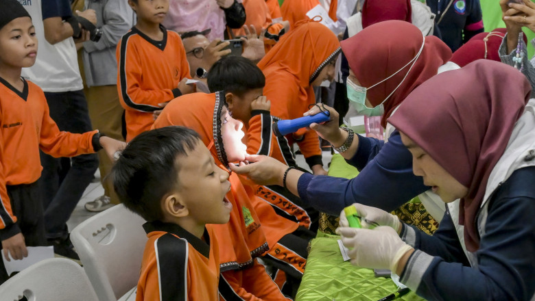 sute de persoane cu intoxicatii alimentare in indonezia dupa ce au luat pranzul la scoala 689ecdcb31865