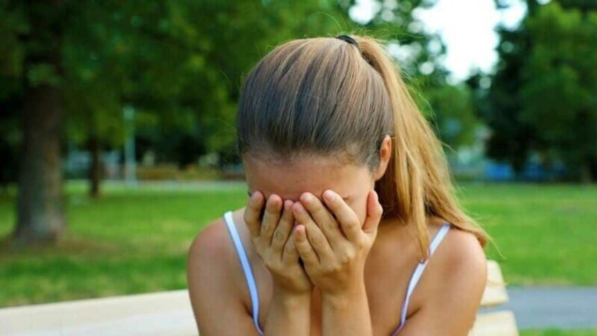 tanara din calarasi acuzata ca a batut si dezbracat complet o adolescenta de 15 ani minora obligata sa mearga fara haine 6890de12db033