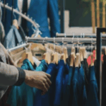 tineri prinsi la furat intr un magazin din iasi pentru o pereche de pantaloni scurti s a ales cu dosar penal 68ad766f77da9