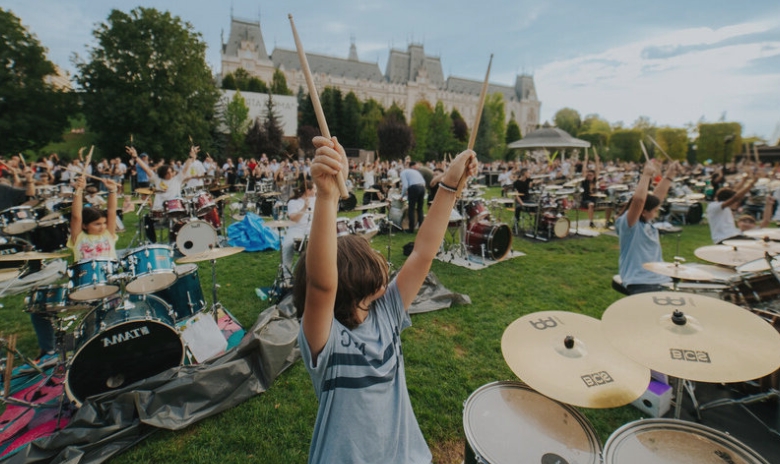 tobosariada da sunetul mai tare in gradina palas saptamana muzicala continua cu un concert coral oferit de filarmonica moldova iasi 68ac9395ede5d