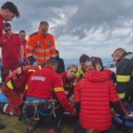 tragedie in arges patru tineri au murit dupa ce o masina a cazut in prapastie un supravietuitor preluat cu elicopterul 68aaca640ab98