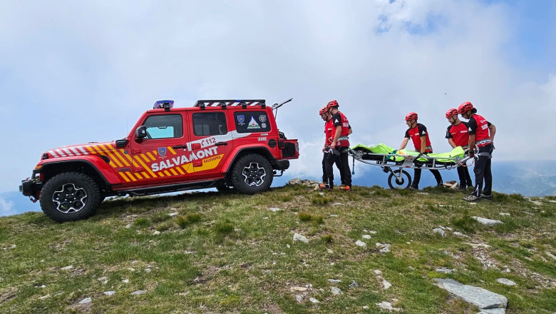 turisti straini atacati de caini in muntii rodnei de frica s au refugiat intr o cabana a fost solicitata interventia salvamont 689368162fb5c