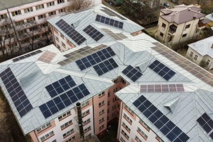 umf iasi a instalat un sistem fotovoltaic pe caminul e5 in cadrul unei strategii de tranzitie energetica 689255778e3b3